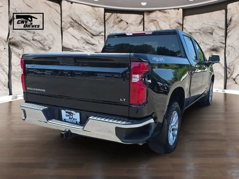 Used 2022 Chevrolet Silverado 1500 LT AWD/4WD image 5