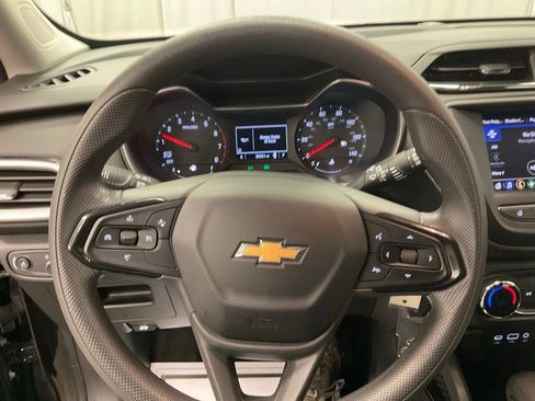 Used 2023 Chevrolet TrailBlazer LS image 2