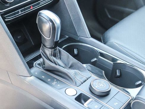 Used 2022 Volkswagen Atlas Cross Sport SE image 17