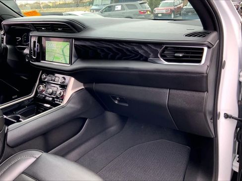 Used 2024 GMC Yukon XL Denali image 16