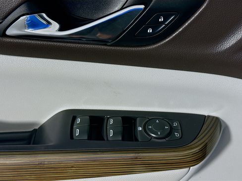 Used 2022 GMC Acadia SLE FWD image 24