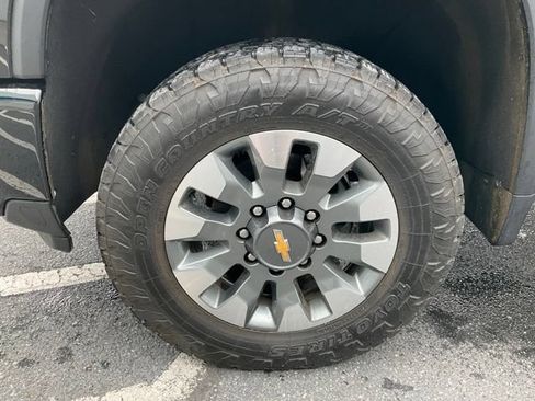 Used 2025 Chevrolet Silverado 2500 Custom w/ Custom Value Package AWD/4WD image 9