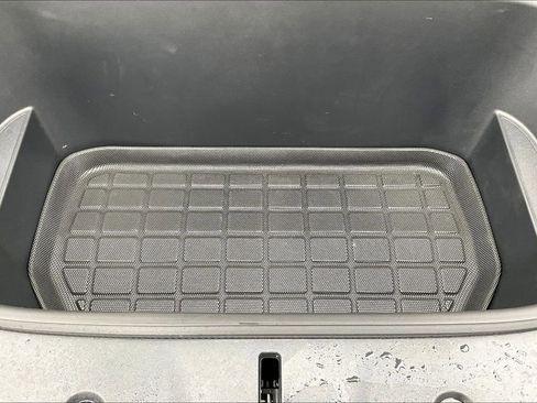 Used 2024 Tesla Model Y Long Range image 29