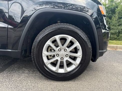 Used 2021 Jeep Grand Cherokee Laredo AWD/4WD image 9