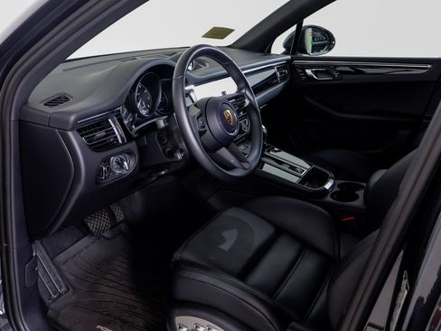 Certified 2026 Porsche Macan AWD/4WD image 4