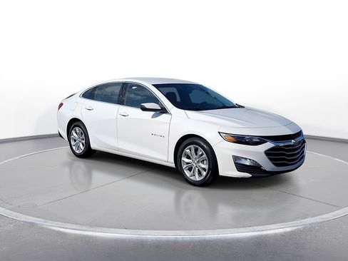Used 2024 Chevrolet Malibu LT FWD image 2