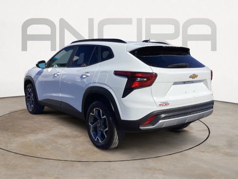 Used 2025 Chevrolet Trax LT w/ LT Convenience Package image 12