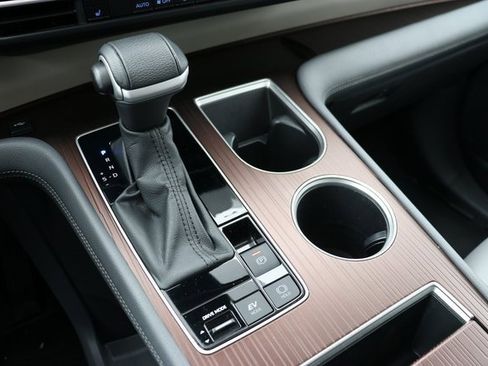 Used 2024 Toyota Sienna XLE image 24