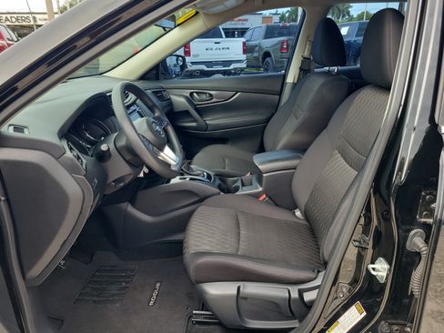 Used 2020 Nissan Rogue S FWD image 17