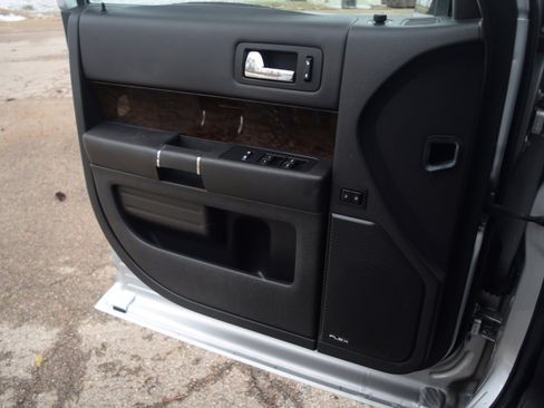 Used 2019 Ford Flex Limited image 18