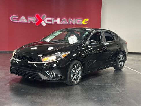 Used 2023 Kia Forte LXS w/ LXS Technology Package FWD image 3