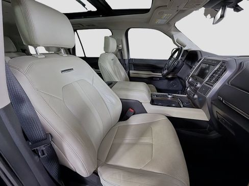 Used 2018 Ford Expedition Platinum RWD image 32