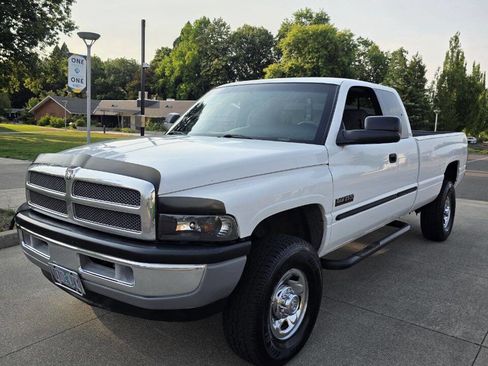 Used 1998 Dodge Ram 2500 Truck 4x4 Club Cab image 1