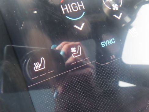 Used 2020 Porsche Taycan 4S image 31