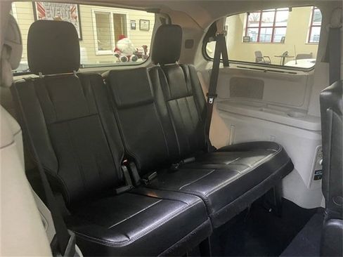 Used 2015 Chrysler Town & Country Touring-L w/ Driver Convenience Group image 24