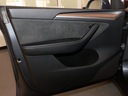 Used 2023 Tesla Model Y Long Range image 22