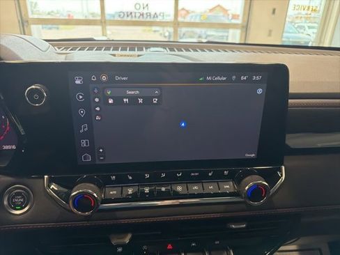 Used 2025 Chevrolet Colorado Z71 w/ Technology Package AWD/4WD image 46