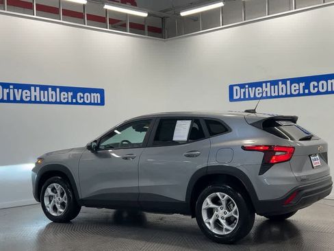 Used 2024 Chevrolet Trax LS w/ LS Convenience Package FWD image 8