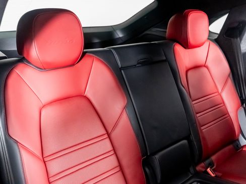 Used 2022 Porsche Cayenne Turbo image 31