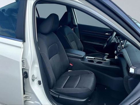 Used 2025 Nissan Altima 2.5 SV image 28