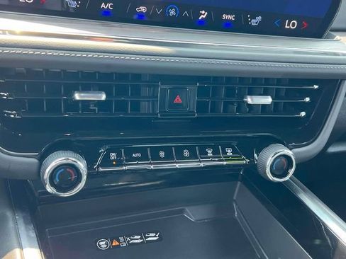 Used 2026 Chevrolet Suburban LT w/ Comfort Package AWD/4WD image 30