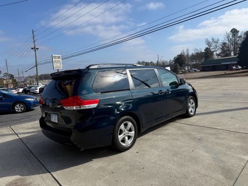 Used 2011 Toyota Sienna LE image 7