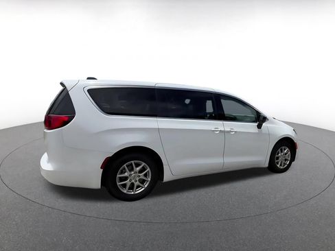 Used 2024 Chrysler Voyager LX FWD image 14