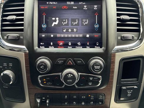 Used 2018 RAM 2500 Laramie w/ Convenience Group AWD/4WD image 17