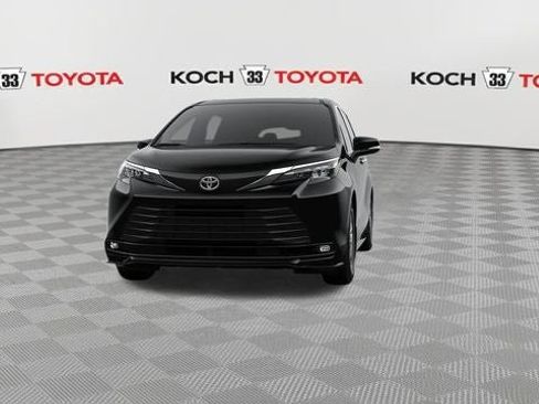 New 2026 Toyota Sienna XLE image 19