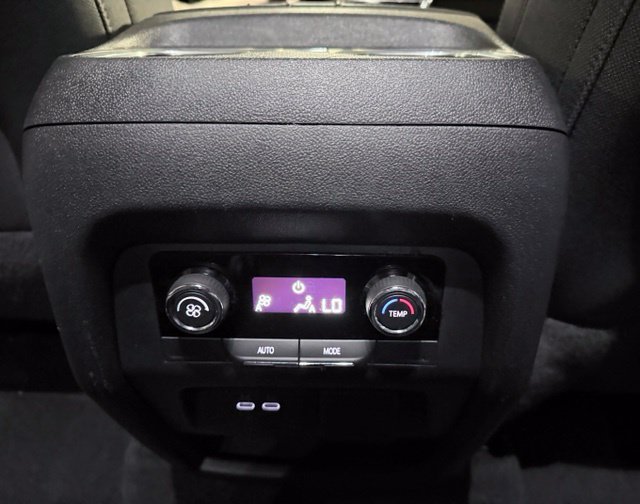 Used 2024 Chevrolet Traverse LT FWD image 39