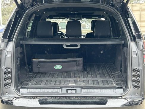 Used 2024 Land Rover Discovery Dynamic SE image 14