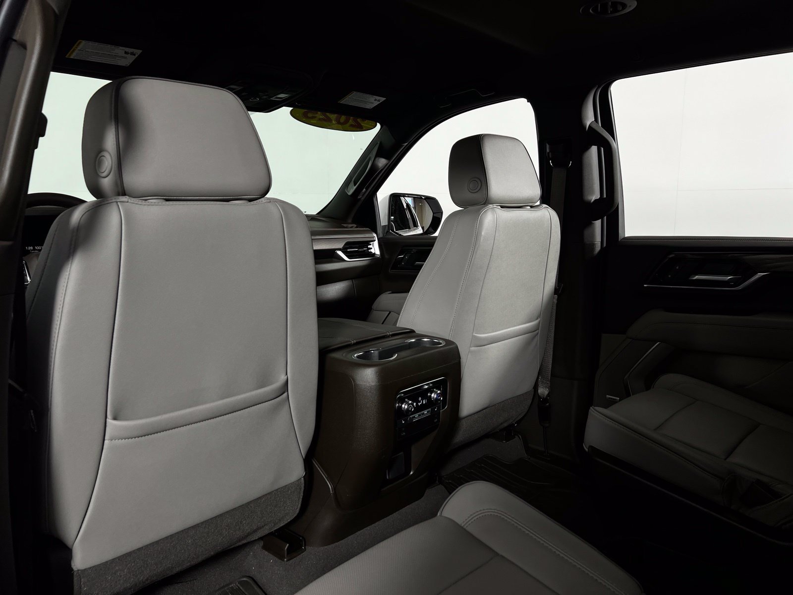 Used 2025 GMC Yukon Elevation AWD/4WD image 24