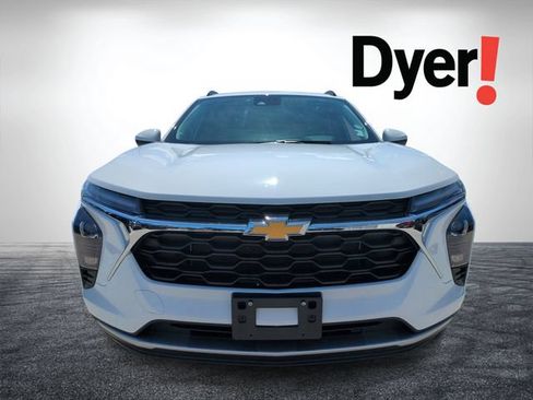 Certified 2025 Chevrolet Trax LT FWD image 9
