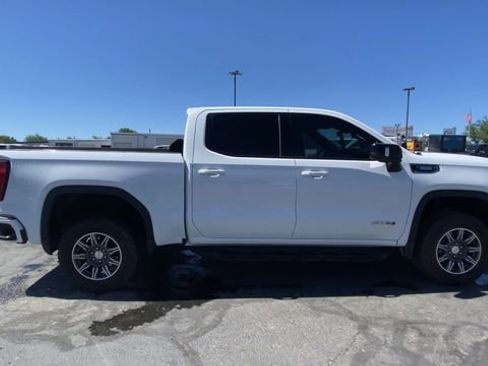 Used 2024 GMC Sierra 1500 AT4 w/ Technology Package AWD/4WD image 9