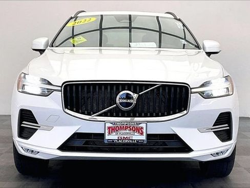 Used 2022 Volvo XC60 B5 Momentum AWD/4WD image 2