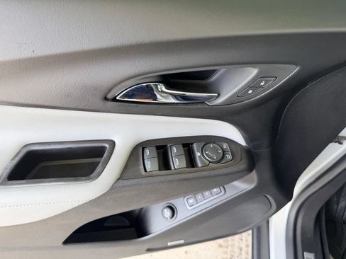 Used 2019 Chevrolet Equinox Premier FWD image 11