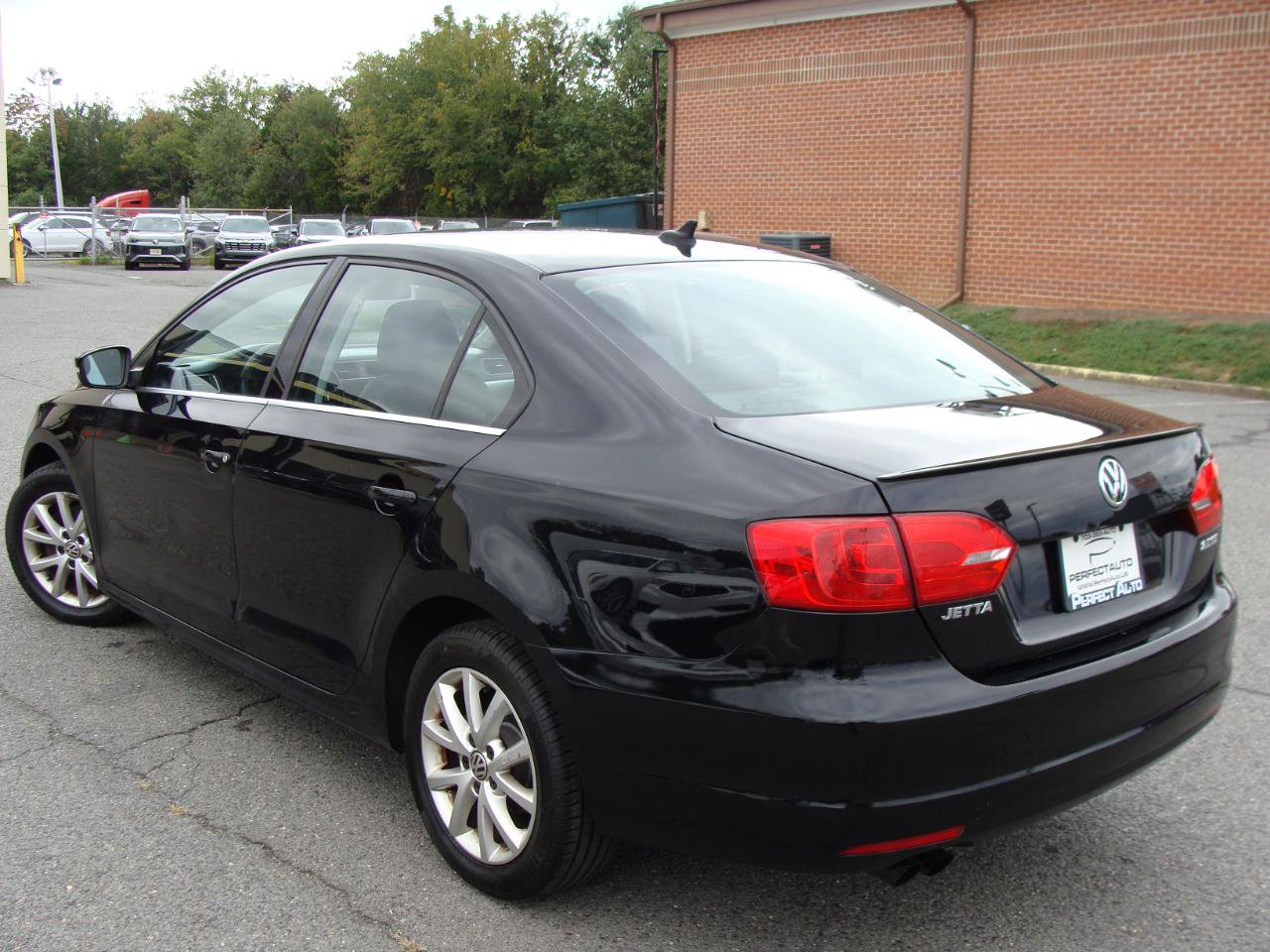 Used 2013 Volkswagen Jetta SE FWD image 4