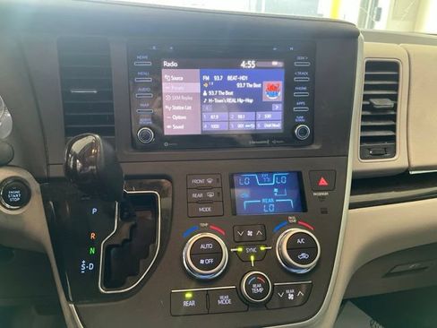 Certified 2020 Toyota Sienna XLE FWD image 16