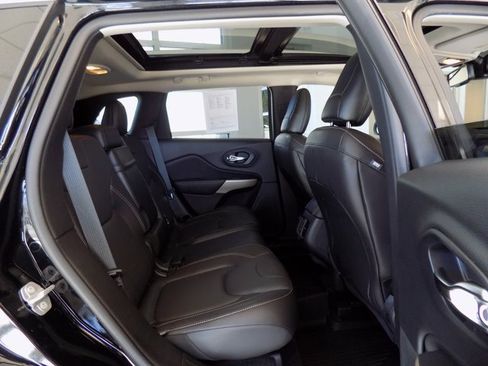 Certified 2018 Jeep Cherokee Limited w/ Technology Group image 24