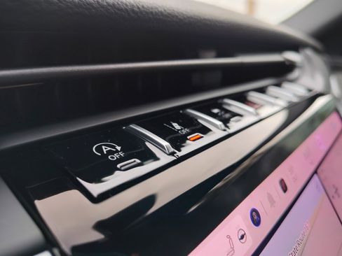 New 2025 Jeep Grand Cherokee L Limited w/ Luxury Tech Group II image 24