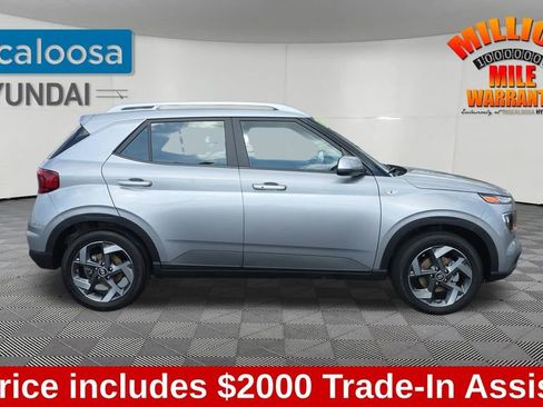 Used 2024 Hyundai Venue SEL image 9