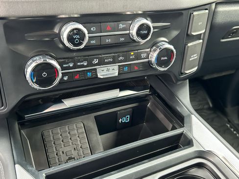 Certified 2025 Ford F350 Platinum w/ FX4 Off-Road Package image 37