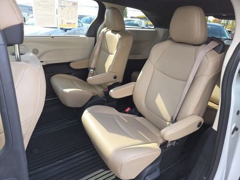 Used 2023 Toyota Sienna XLE image 12