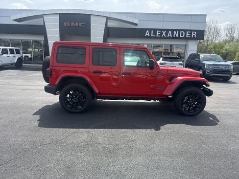 Used 2025 Jeep Wrangler Unlimited Sahara w/ Safety Group image 2