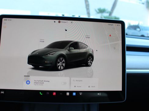 Used 2024 Tesla Model Y Long Range image 18