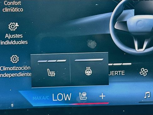 Certified 2025 BMW X7 xDrive40i w/ M Sport Package AWD/4WD image 21