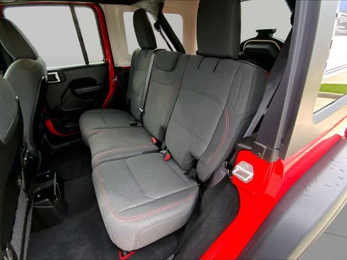 Used 2026 Jeep Wrangler Unlimited Rubicon AWD/4WD image 19