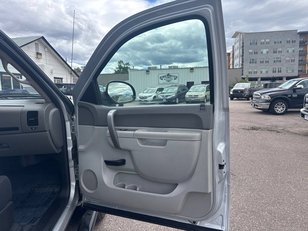Used 2013 Chevrolet Silverado 2500 W/T AWD/4WD image 11