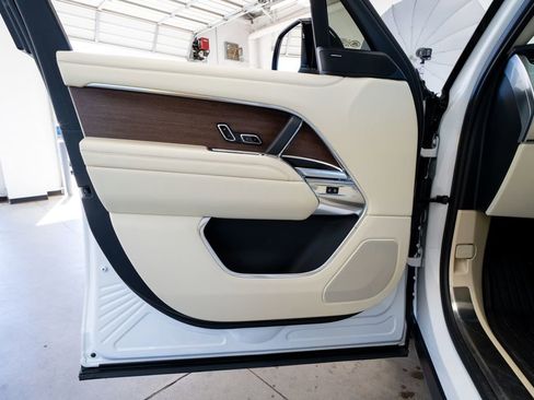 Used 2024 Land Rover Range Rover Long Wheelbase SE image 27