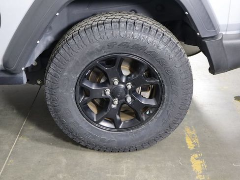 Used 2022 Jeep Wrangler Sport AWD/4WD image 43